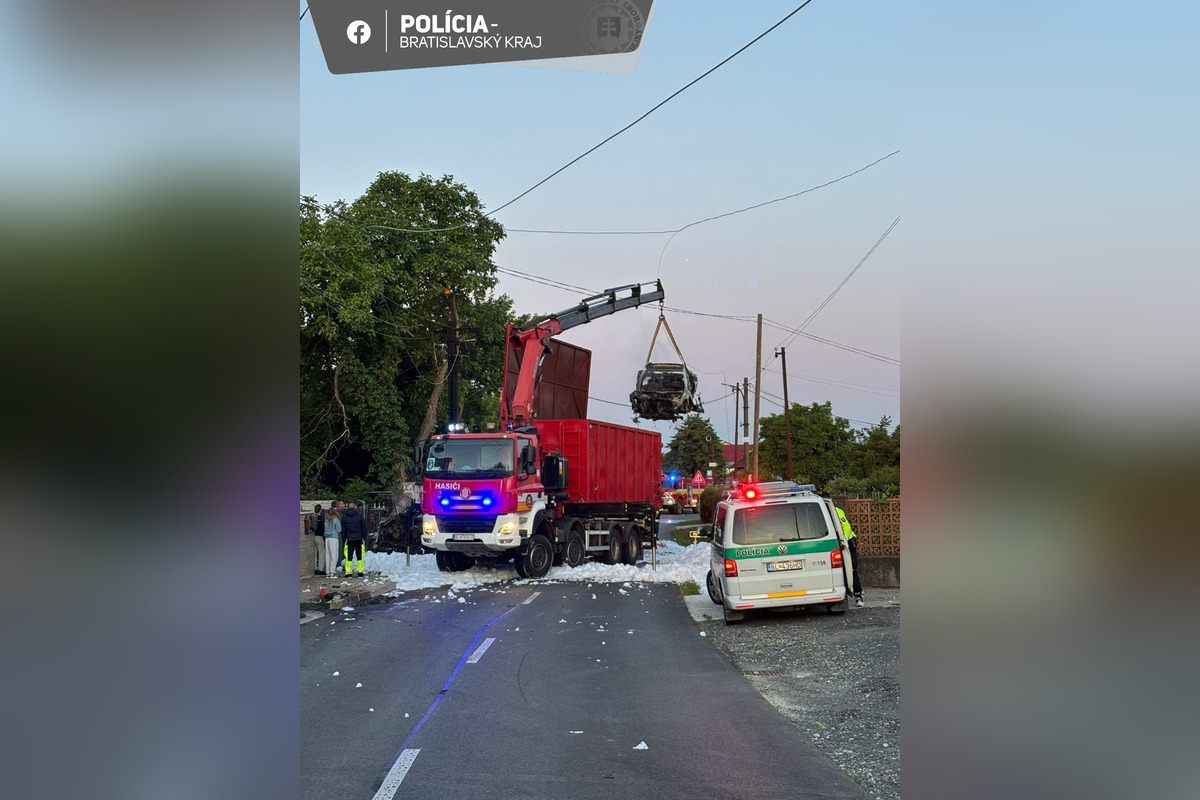 FOTO: Dopravná nehoda s požiarom, pod ktorou sa podpísal alkohol, foto 1