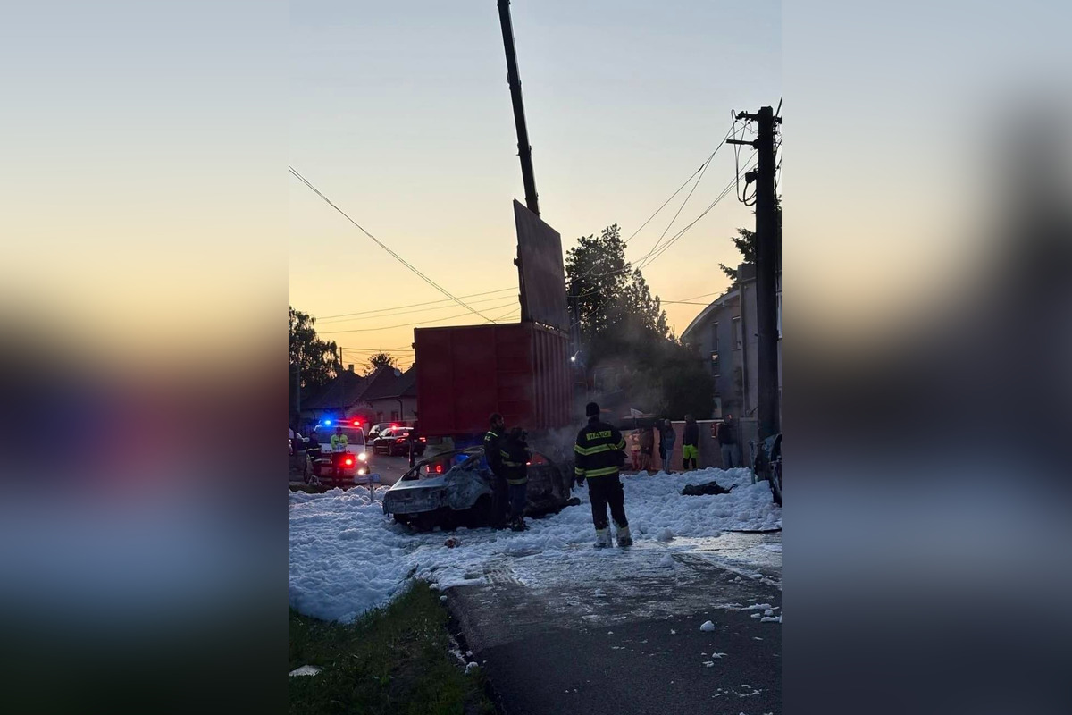 FOTO: Vo Veľkom Bieli zhoreli tri autá, foto 1