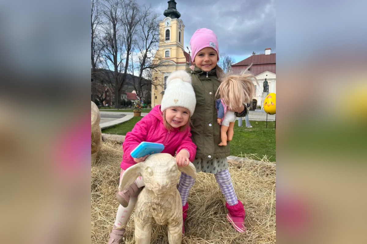 FOTO: Pri tragickej nehode pri Ľupči prišli o dcéru, druhá sa ťažko zranila. Rodine prispeli v zbierke stovky ľudí, foto 6