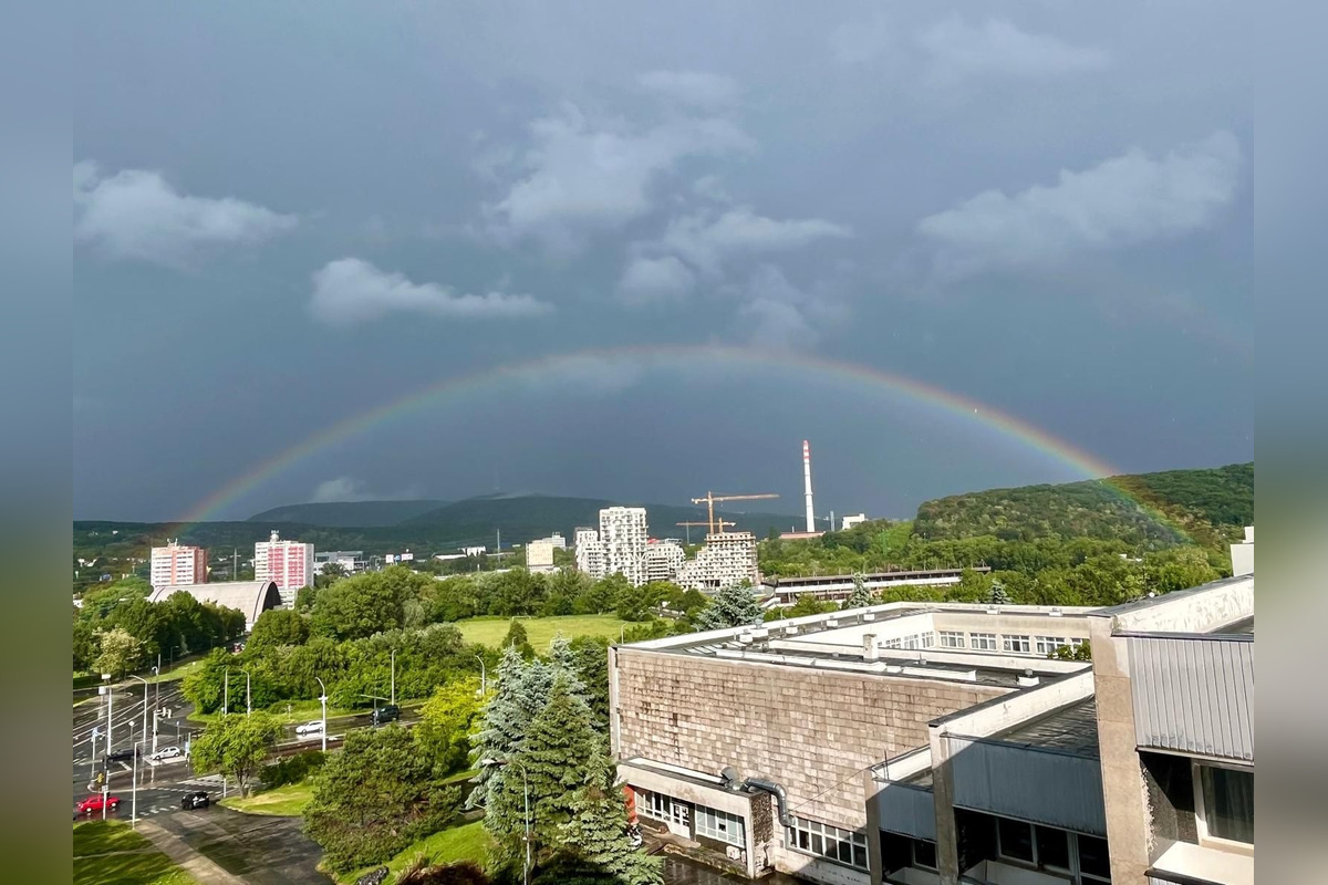 FOTO: Obloha nad Bratislavou ožila farbami. Pozrite si fascinujúce zábery po búrke, foto 2
