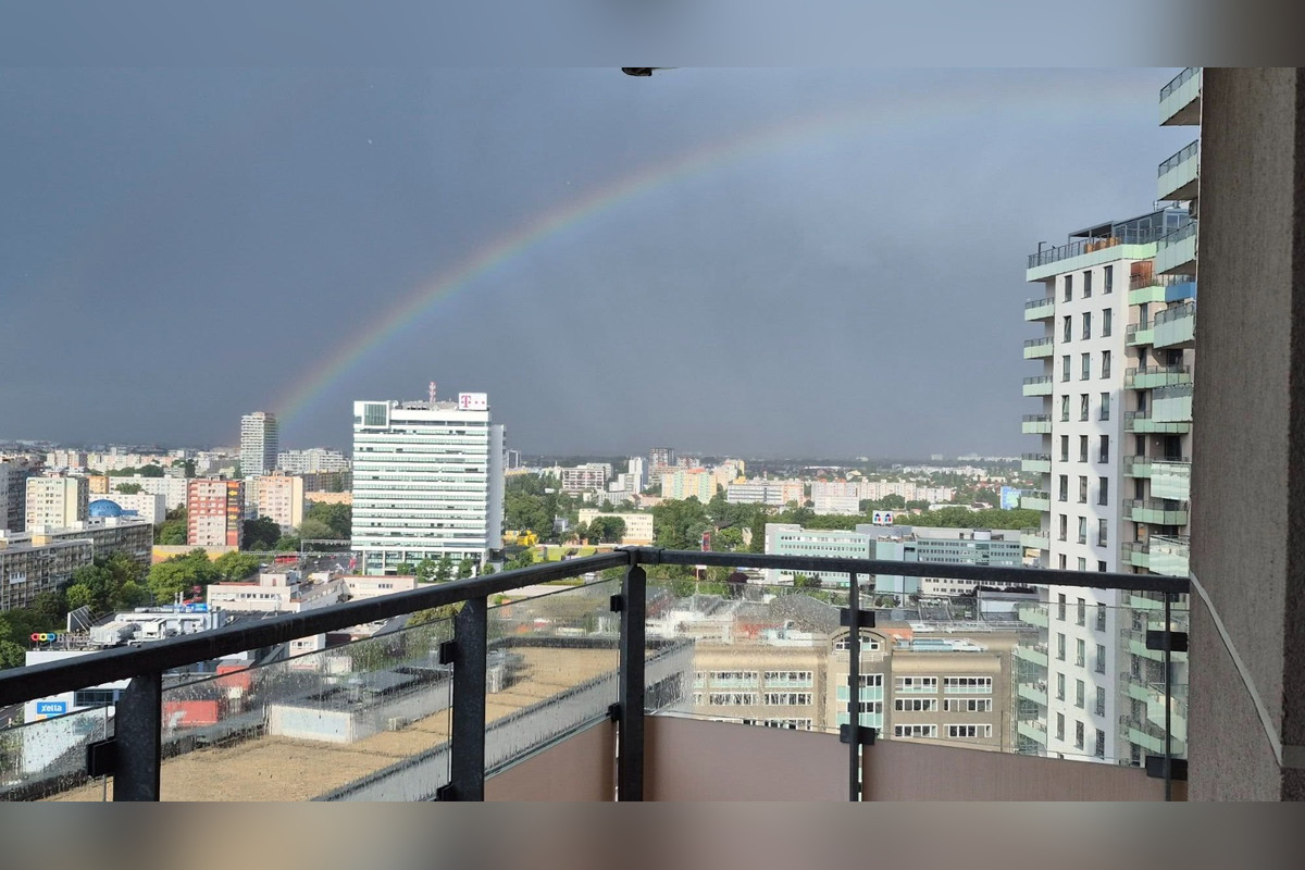 FOTO: Obloha nad Bratislavou ožila farbami. Pozrite si fascinujúce zábery po búrke, foto 3