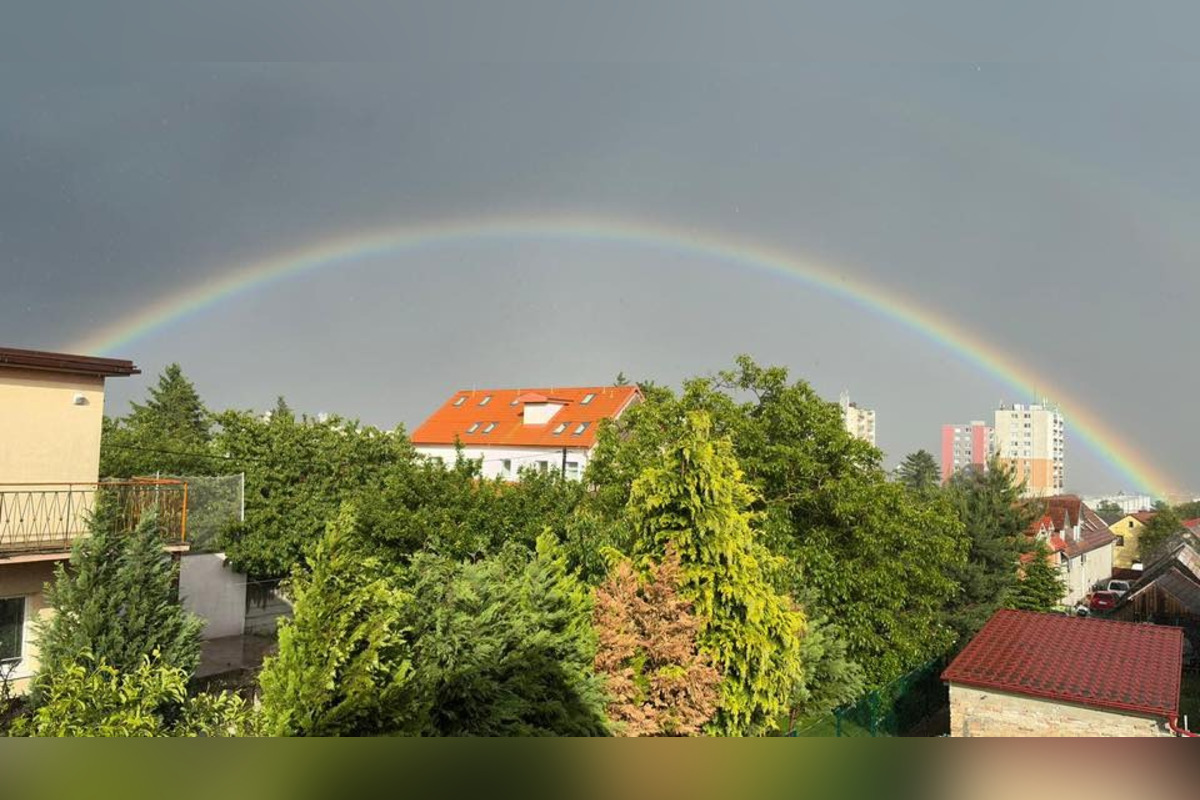 FOTO: Obloha nad Bratislavou ožila farbami. Pozrite si fascinujúce zábery po búrke, foto 8