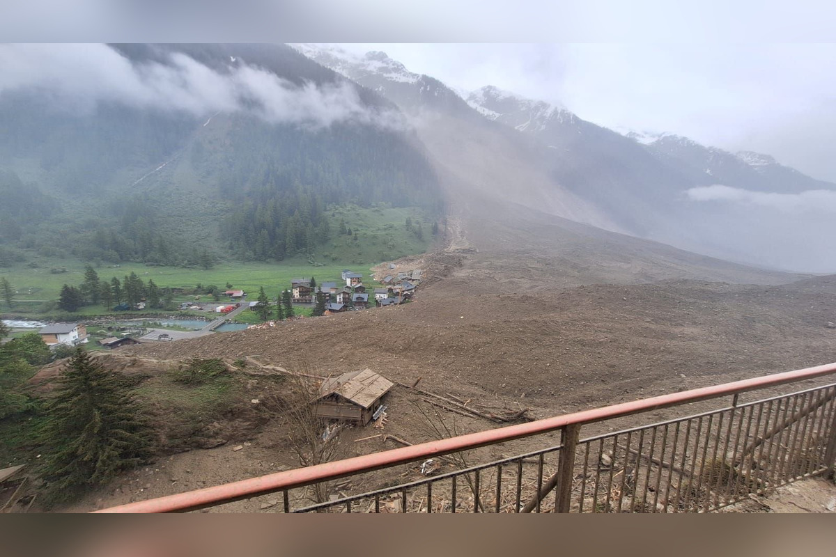FOTO: Švajčiarska dedina zmizla pod lavínou skál, foto 3
