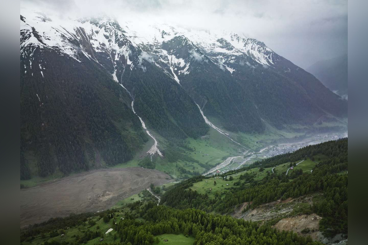 FOTO: Švajčiarska dedina zmizla pod lavínou skál, foto 4