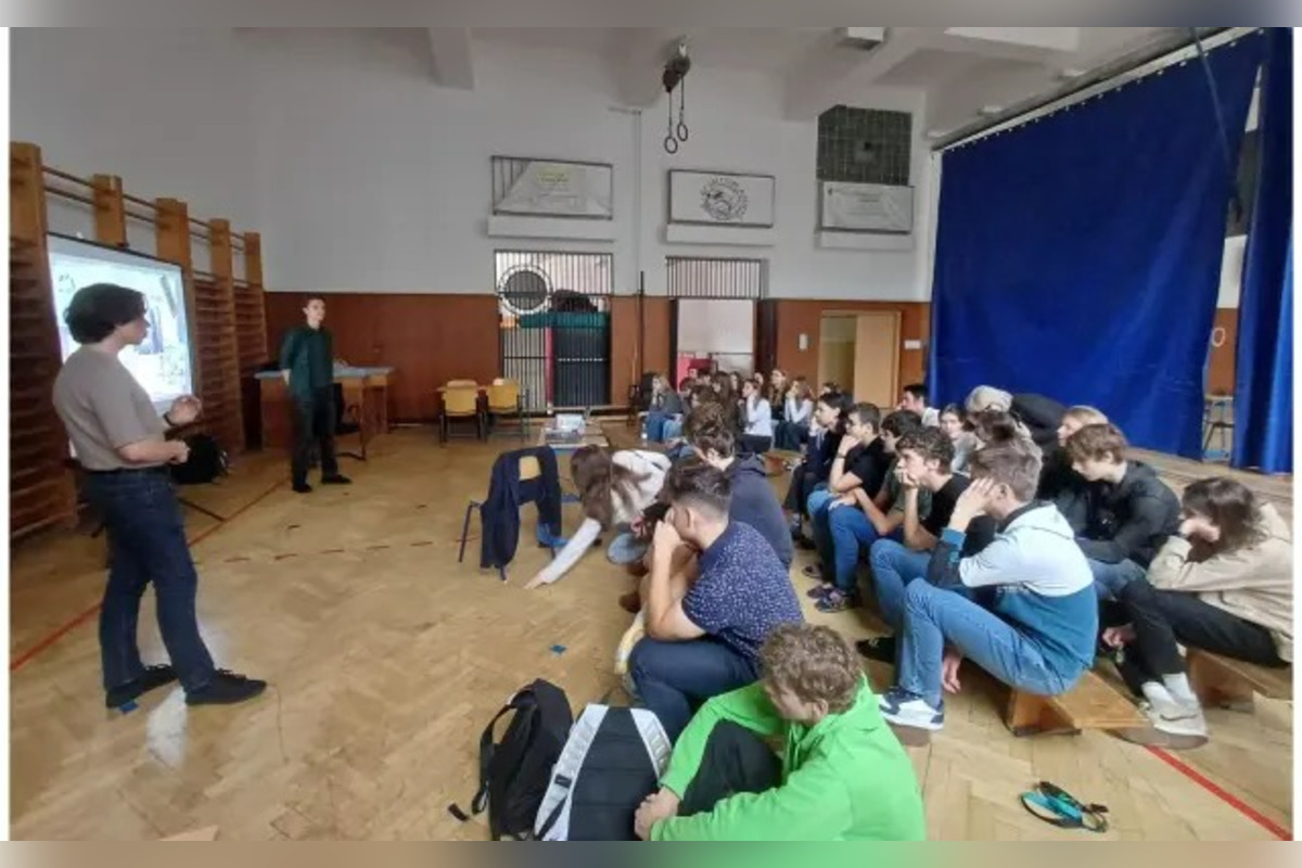 FOTO: Gymnázium na Košickej chce dať deťom pod stromček knižnicu, foto 5