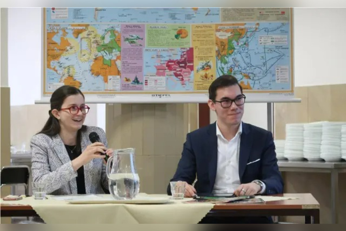 FOTO: Gymnázium na Košickej chce dať deťom pod stromček knižnicu, foto 6