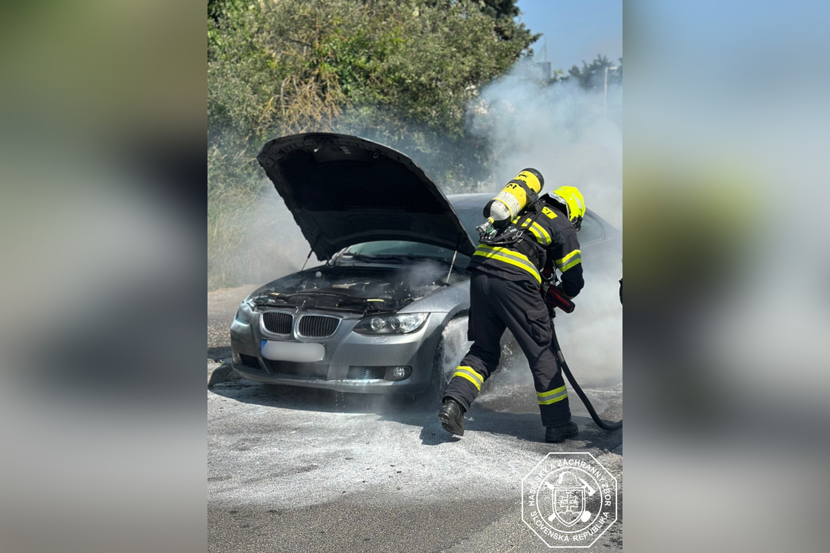 FOTO: Požiar BMW na Lamačskej ceste, foto 2