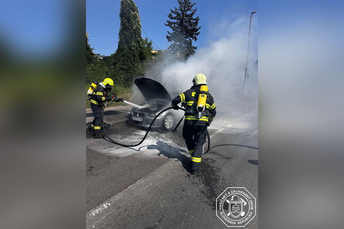 FOTO: Požiar BMW na Lamačskej ceste, foto 3