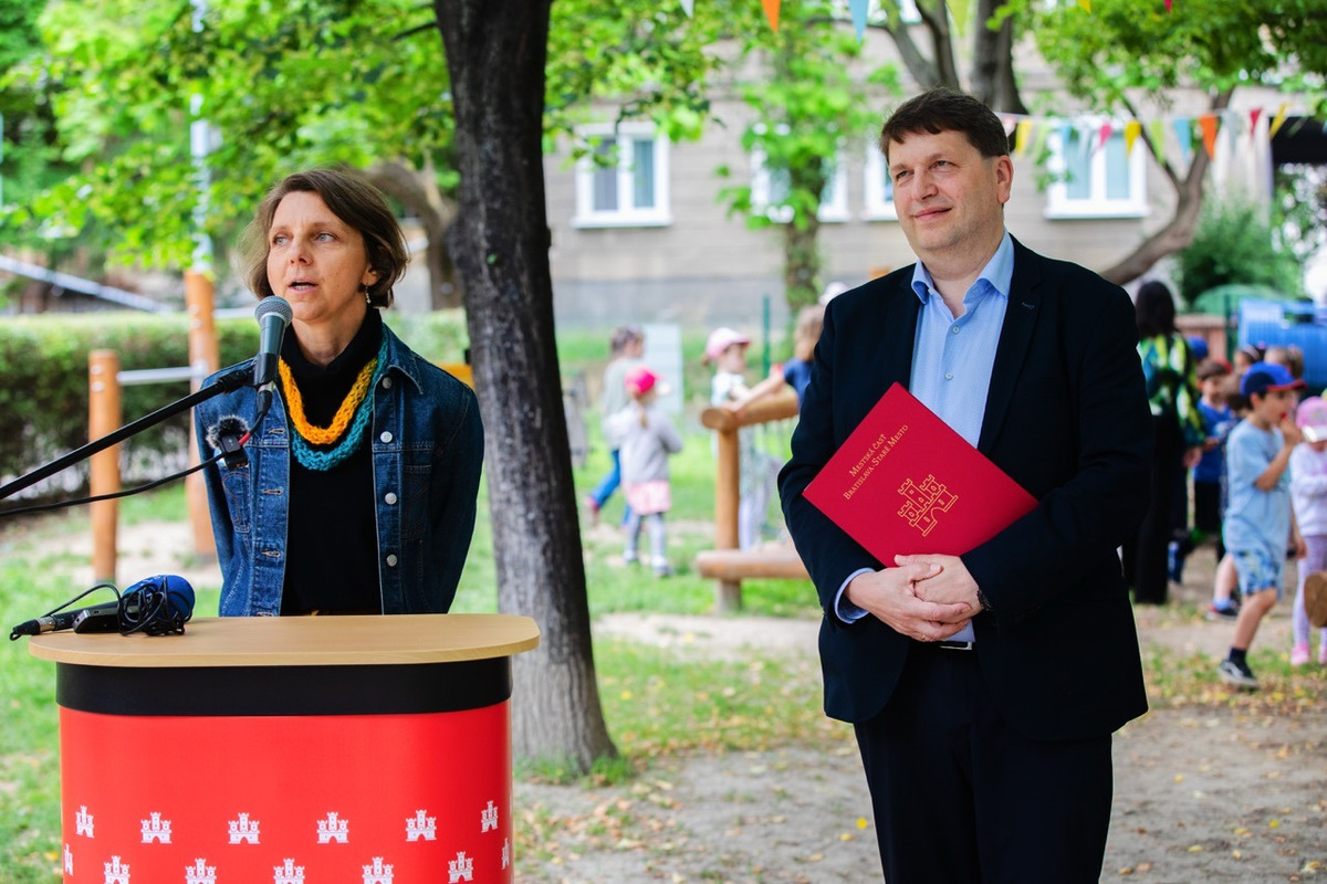 FOTO: Staré Mesto obnovilo ihrisko aj verejný priestor na Záhrebskej  , foto 2