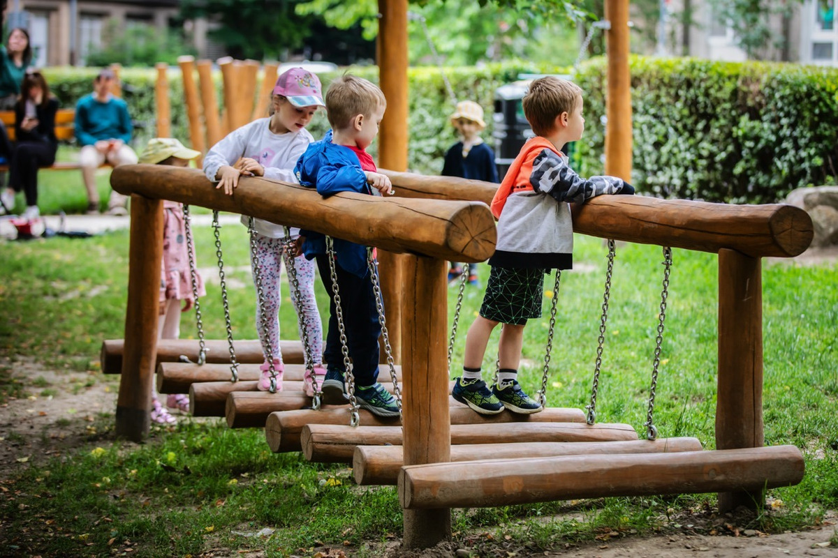 FOTO: Staré Mesto obnovilo ihrisko aj verejný priestor na Záhrebskej  , foto 3