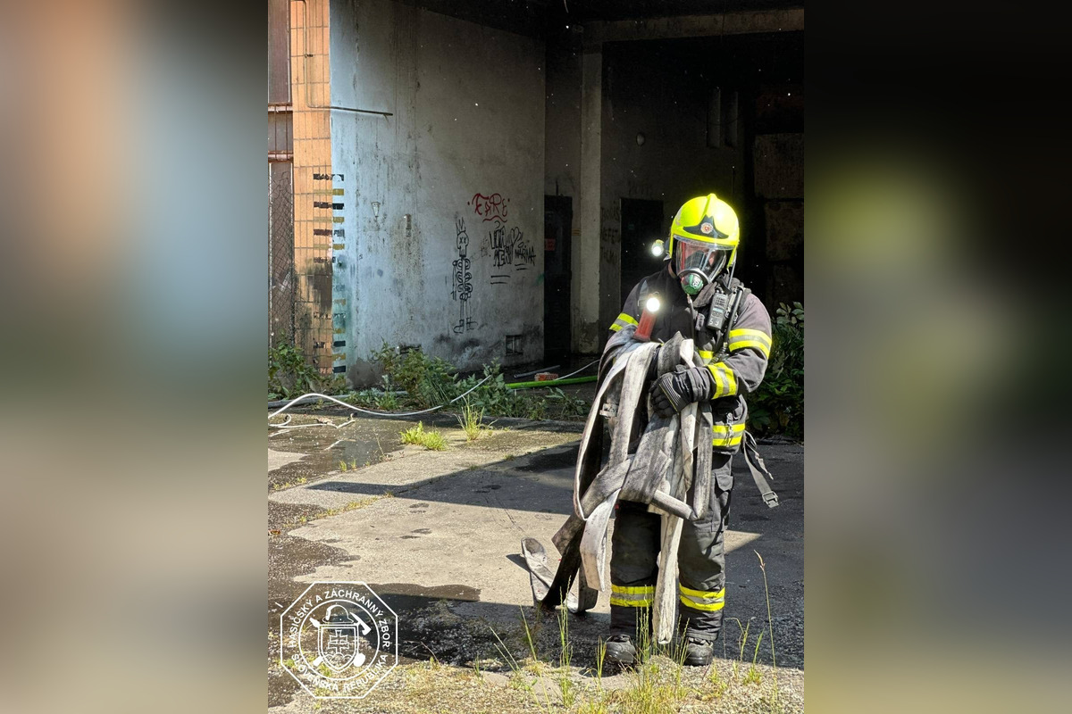 FOTO: Požiar budovy bývalej pošty v Dúbravke, foto 5