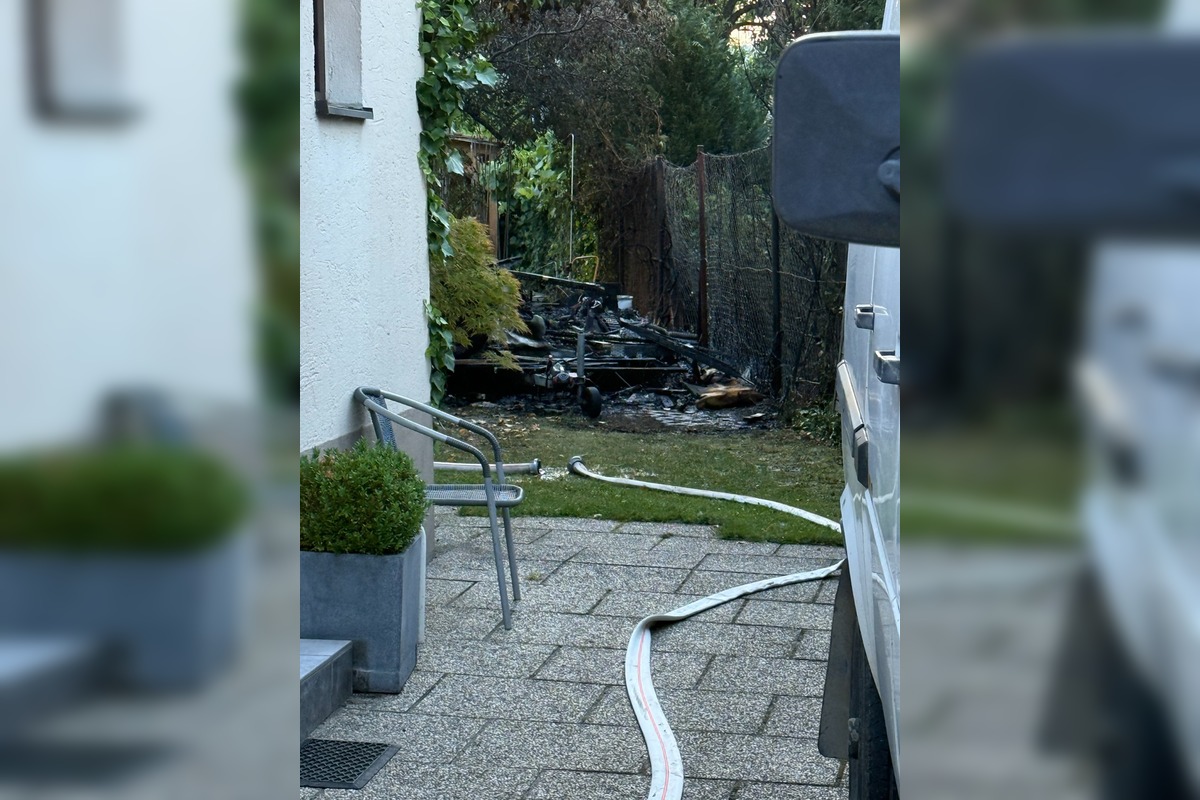 FOTO: Požiar obytného prívesu vo Vajnoroch, foto 4