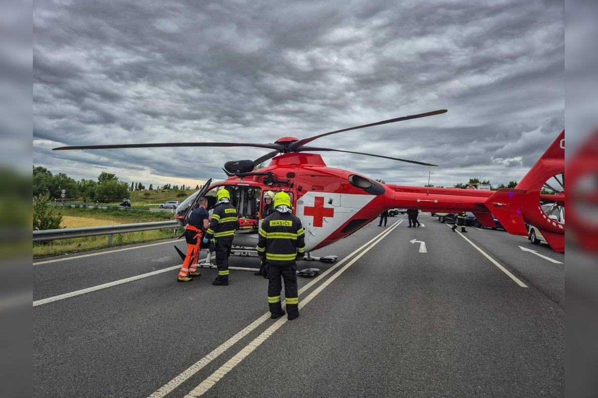 FOTO: Vážna dopravná nehoda medzi Záhorskou Bystricou a Stupavou, foto 2