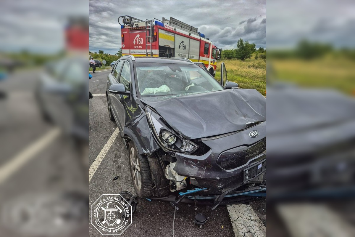 FOTO: Vážna dopravná nehoda medzi Záhorskou Bystricou a Stupavou, foto 3