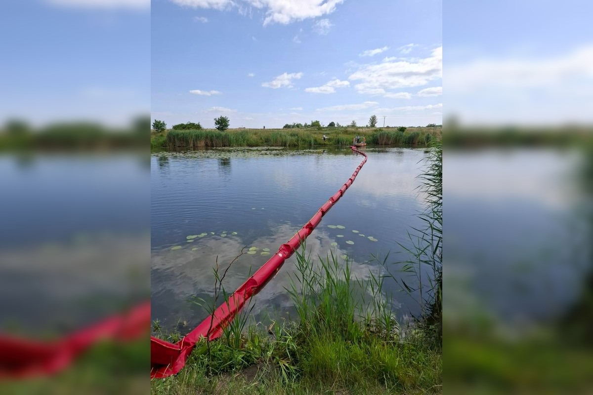FOTO: Na hladine jazera v Záhorskej Vsi sa vyskytla škvrna, foto 3