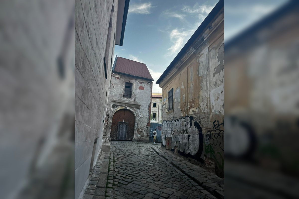 FOTO: Budova na Kapitulskej chátra, je hanbou historického centra Bratislavy , foto 5