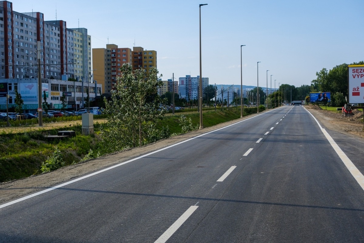 FOTO: Novú križovatku na Jantárovej ceste konečne otvorili, foto 1