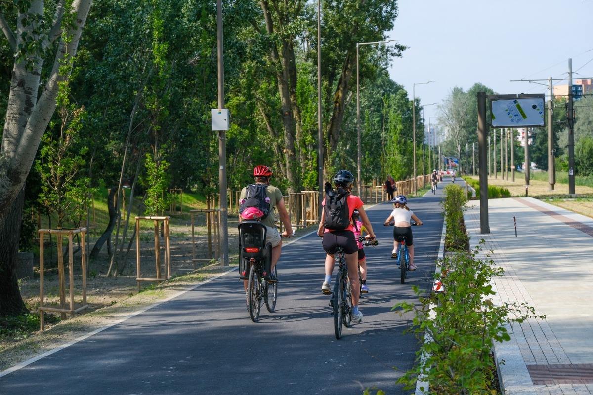 FOTO: Novú križovatku na Jantárovej ceste konečne otvorili, foto 2