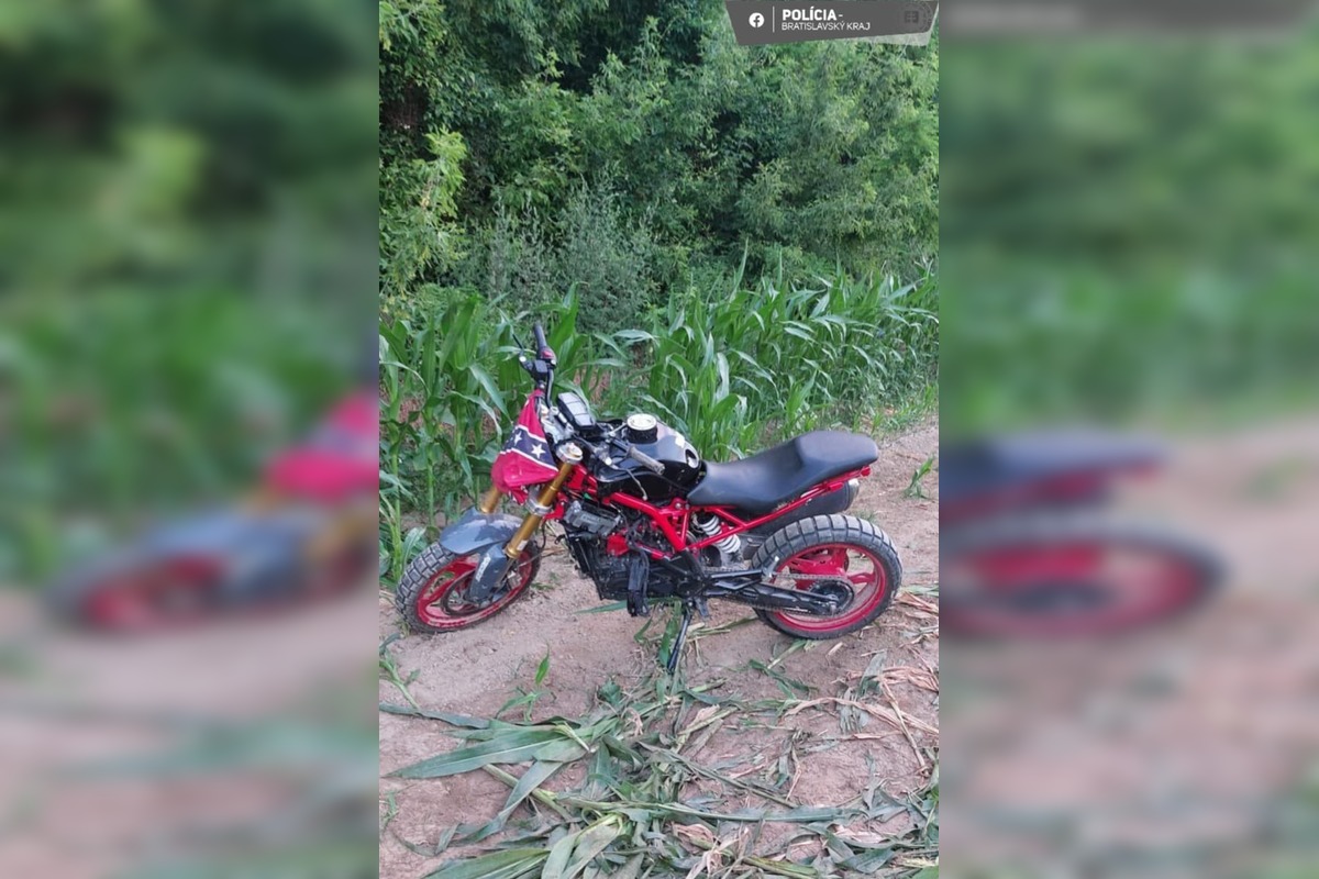 FOTO: Polícia hľadá majiteľa kradnutej motorky, páchateľa našli v Ivanke pri Dunaji, foto 2