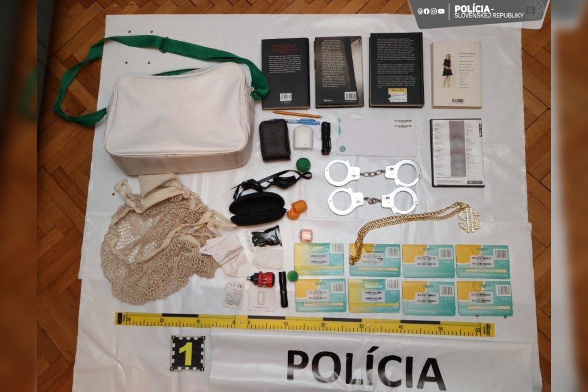 FOTO: Polícia zadržala muža, ktorý prenasledoval študentky z Ekonomickej univerzity v Bratislave. Toto našla u neho doma, foto 2