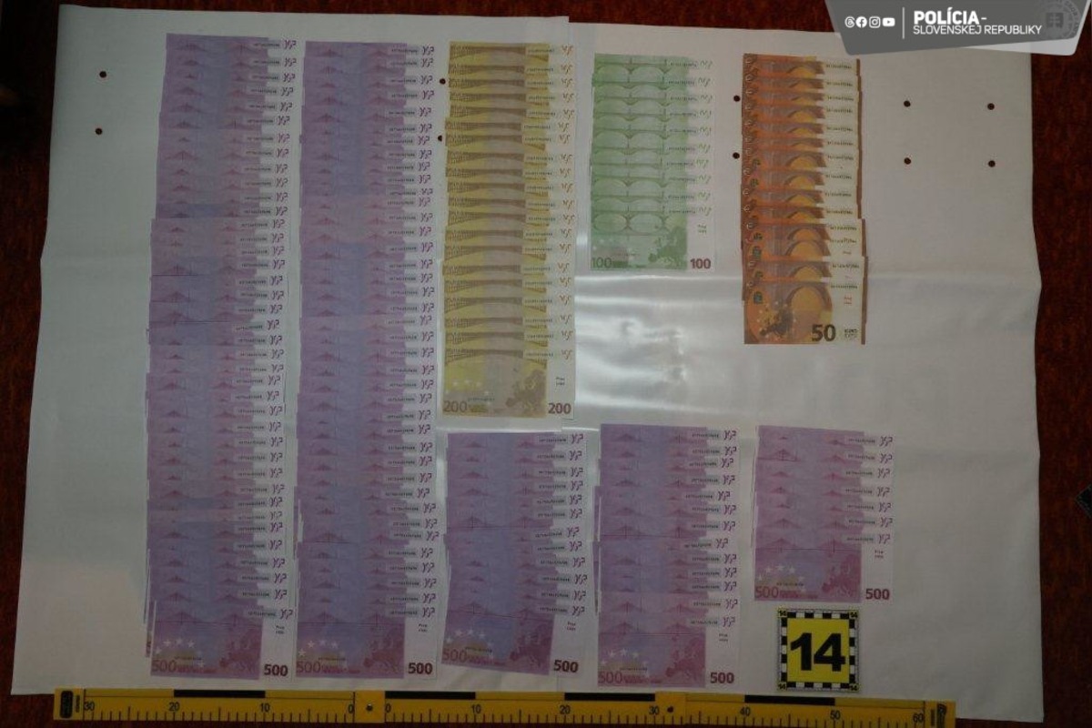 FOTO: Polícia zadržala muža, ktorý prenasledoval študentky z Ekonomickej univerzity v Bratislave. Toto našla u neho doma, foto 3