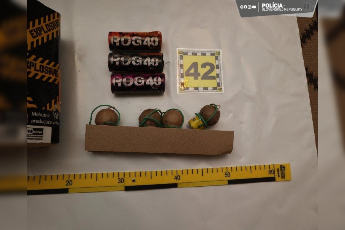 FOTO: Polícia zadržala muža, ktorý prenasledoval študentky z Ekonomickej univerzity v Bratislave. Toto našla u neho doma, foto 11