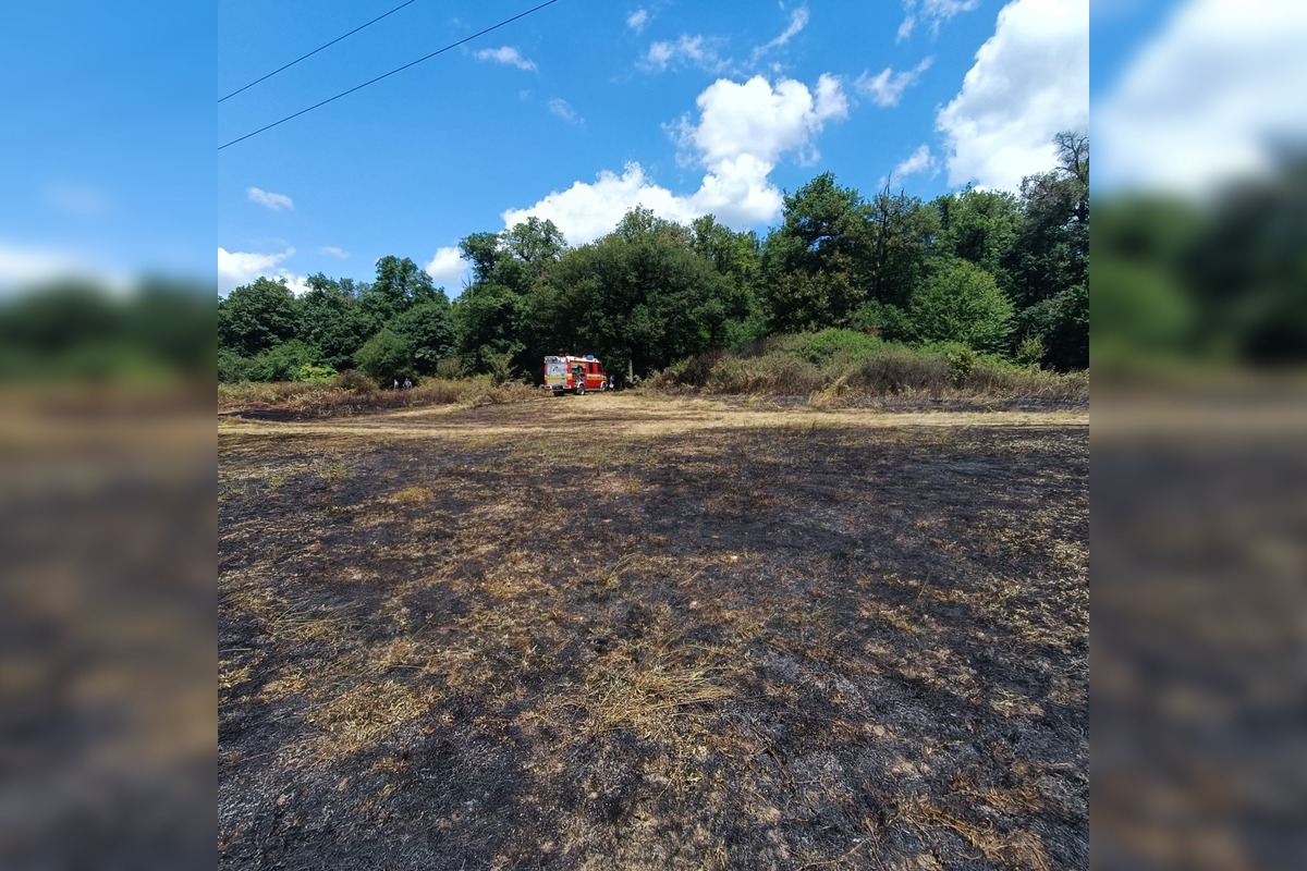 FOTO: Nedeľný požiar poľa vo Vrakuni , foto 4
