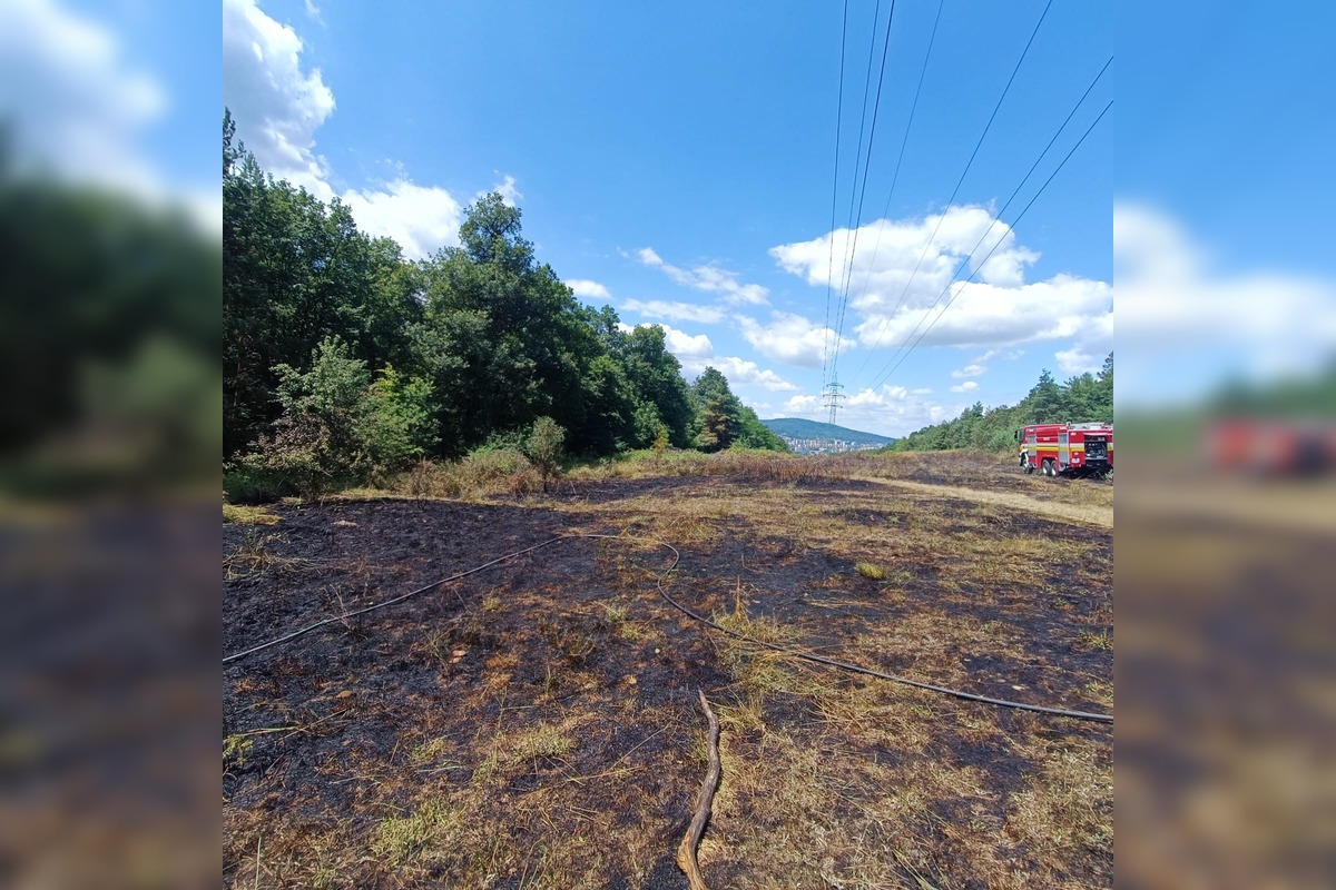 FOTO: Nedeľný požiar poľa vo Vrakuni , foto 5