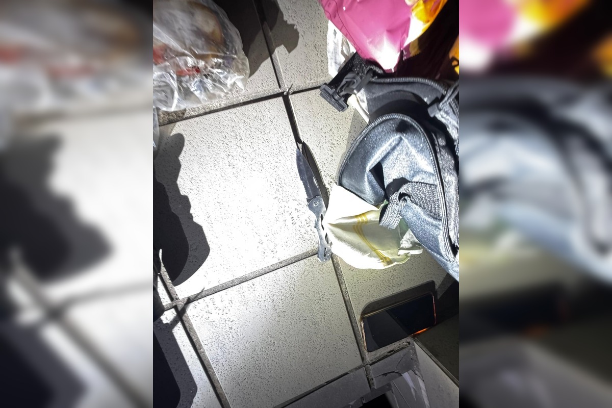 FOTO: Po námestí v Senici sa pohyboval muž so zbraňou, foto 2