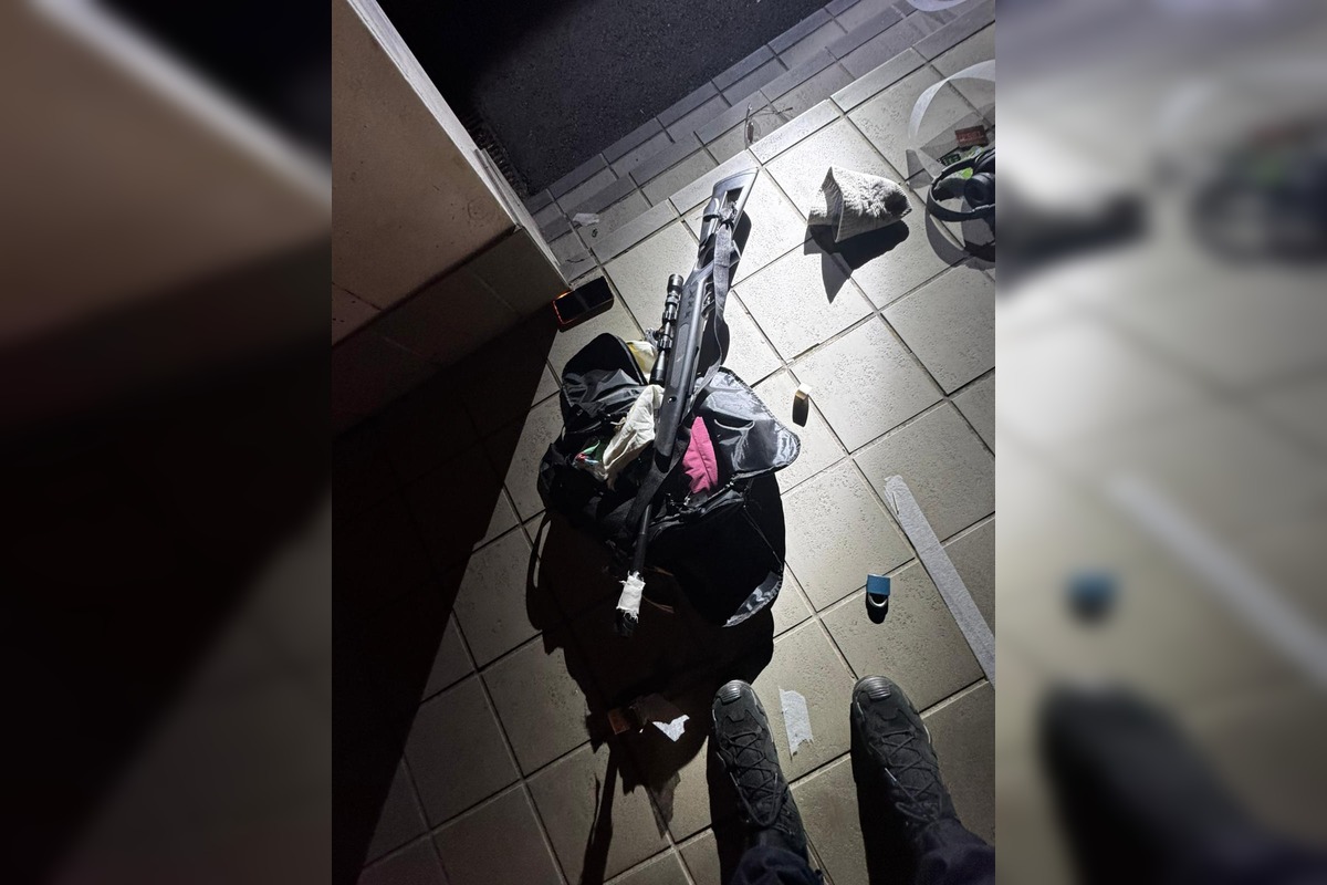 FOTO: Po námestí v Senici sa pohyboval muž so zbraňou, foto 4