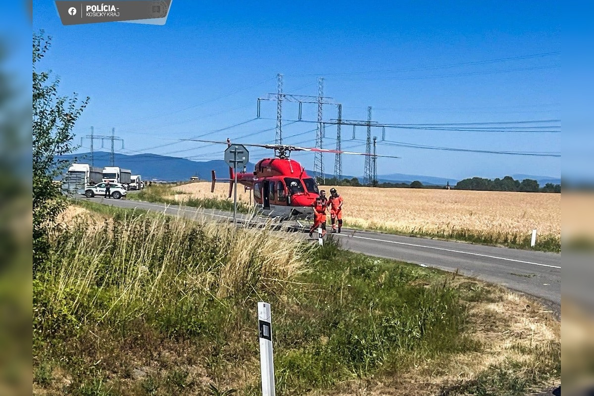 FOTO: Nehoda za Pavlovcami nad Uhom, foto 2