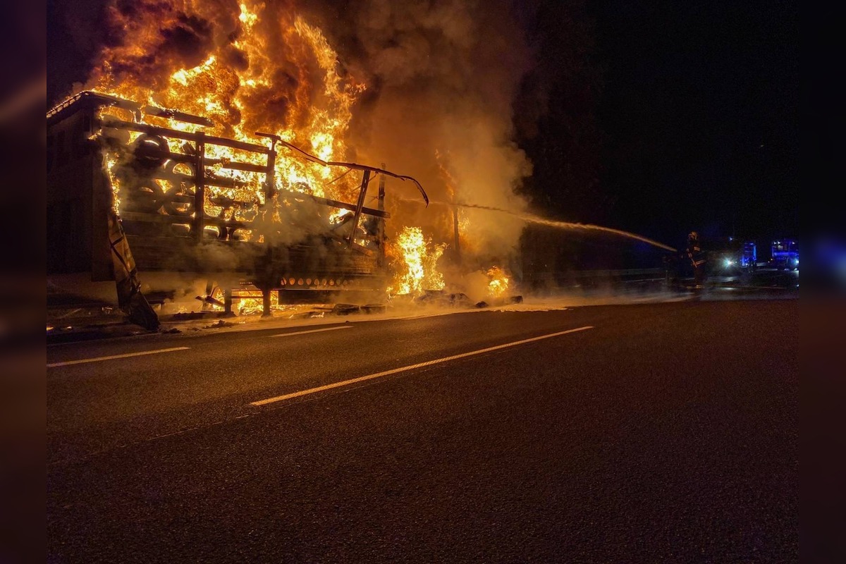 FOTO: Na D2 v noci horel kamión, foto 6
