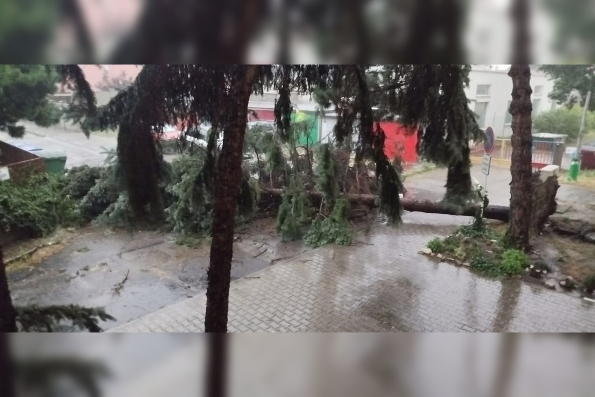 FOTO: Silná búrka na Záhorí a v Pezinku, foto 1