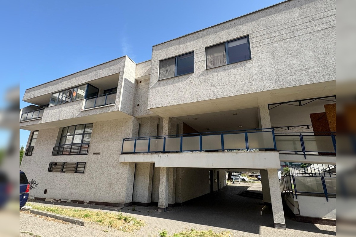 FOTO: Petržalka kúpi byty na Rovniankovej ulici , foto 1