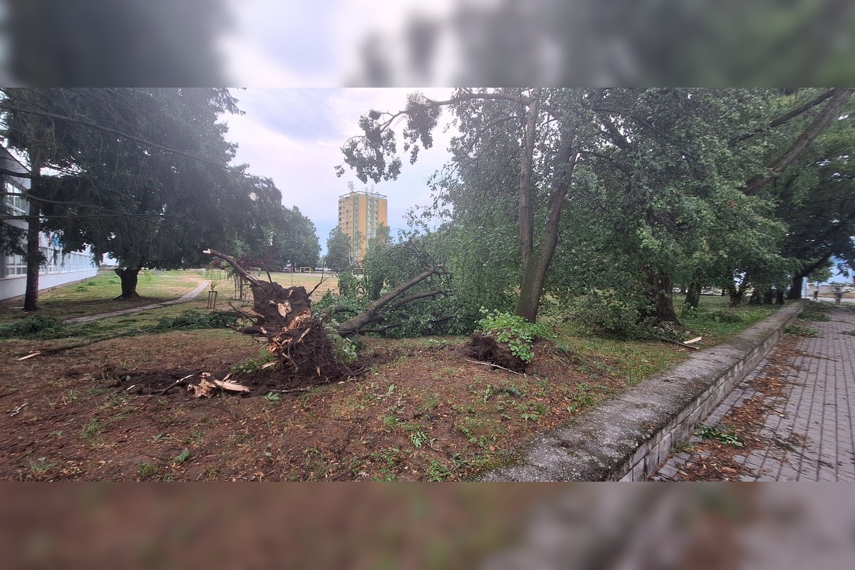 FOTO: Po supercele zostali v Prešovskom kraji obrovské škody. , foto 11