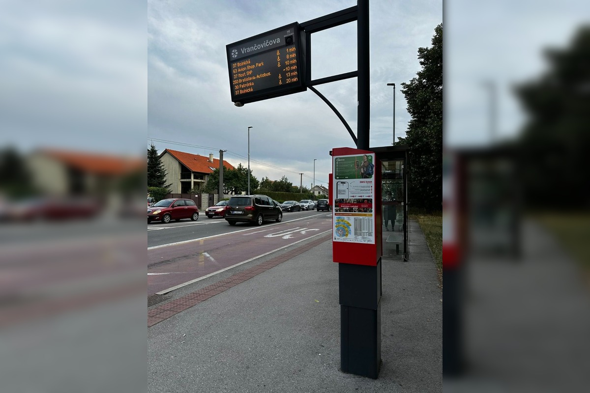 FOTO: V Bratislave postupne osádzajú nové automaty na lístky. Kde ich možno už nájsť?, foto 1
