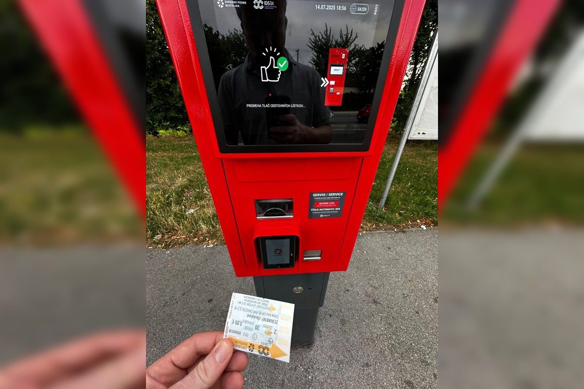 FOTO: V Bratislave postupne osádzajú nové automaty na lístky. Kde ich možno už nájsť?, foto 2