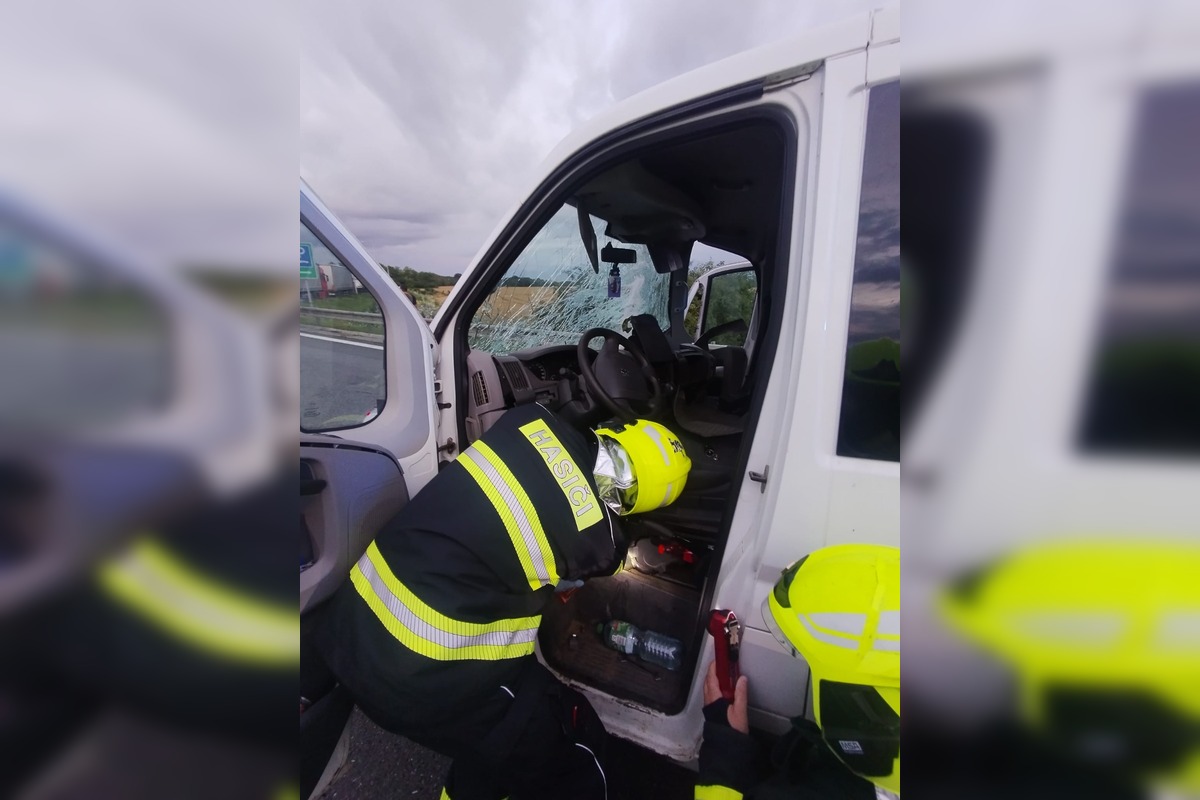 FOTO: Vážna nehoda na D2, foto 1