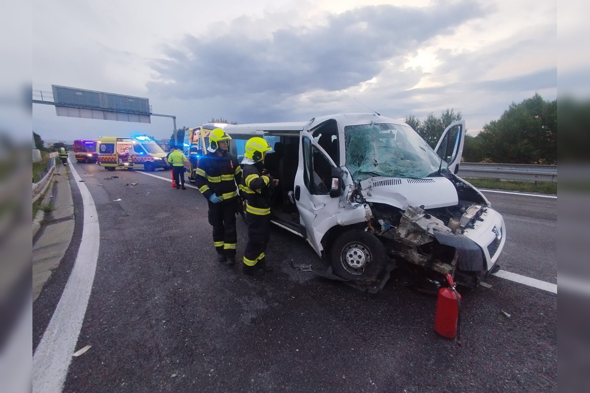 FOTO: Vážna nehoda na D2, foto 3