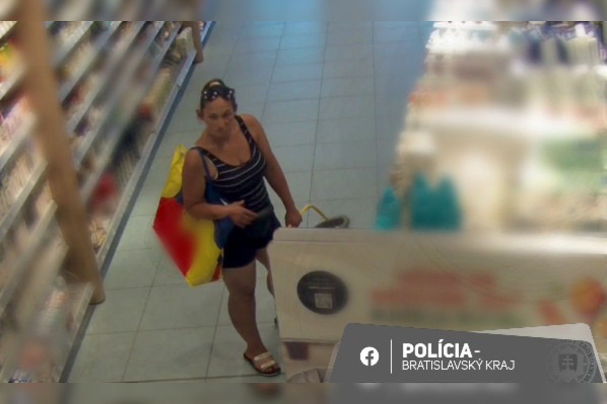 FOTO: Polícia pátra po zlodejke z bratislavskej drogérie, foto 2