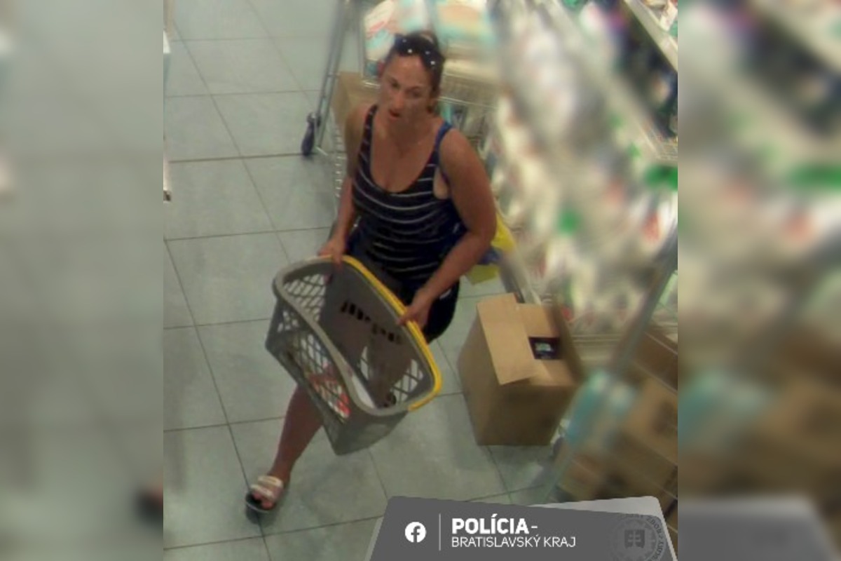 FOTO: Polícia pátra po zlodejke z bratislavskej drogérie, foto 3