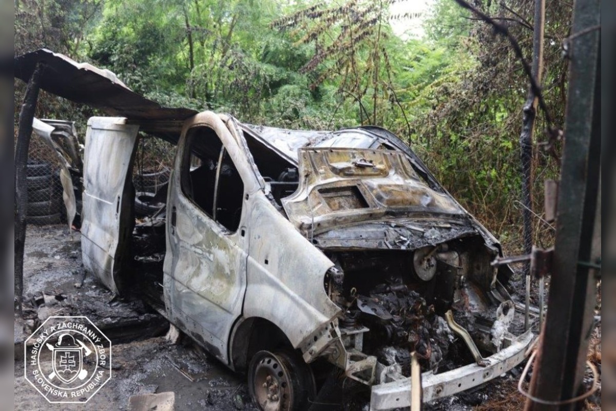 FOTO: Požiar dodávky v záhradkárskej oblasti v Petržalke, foto 3