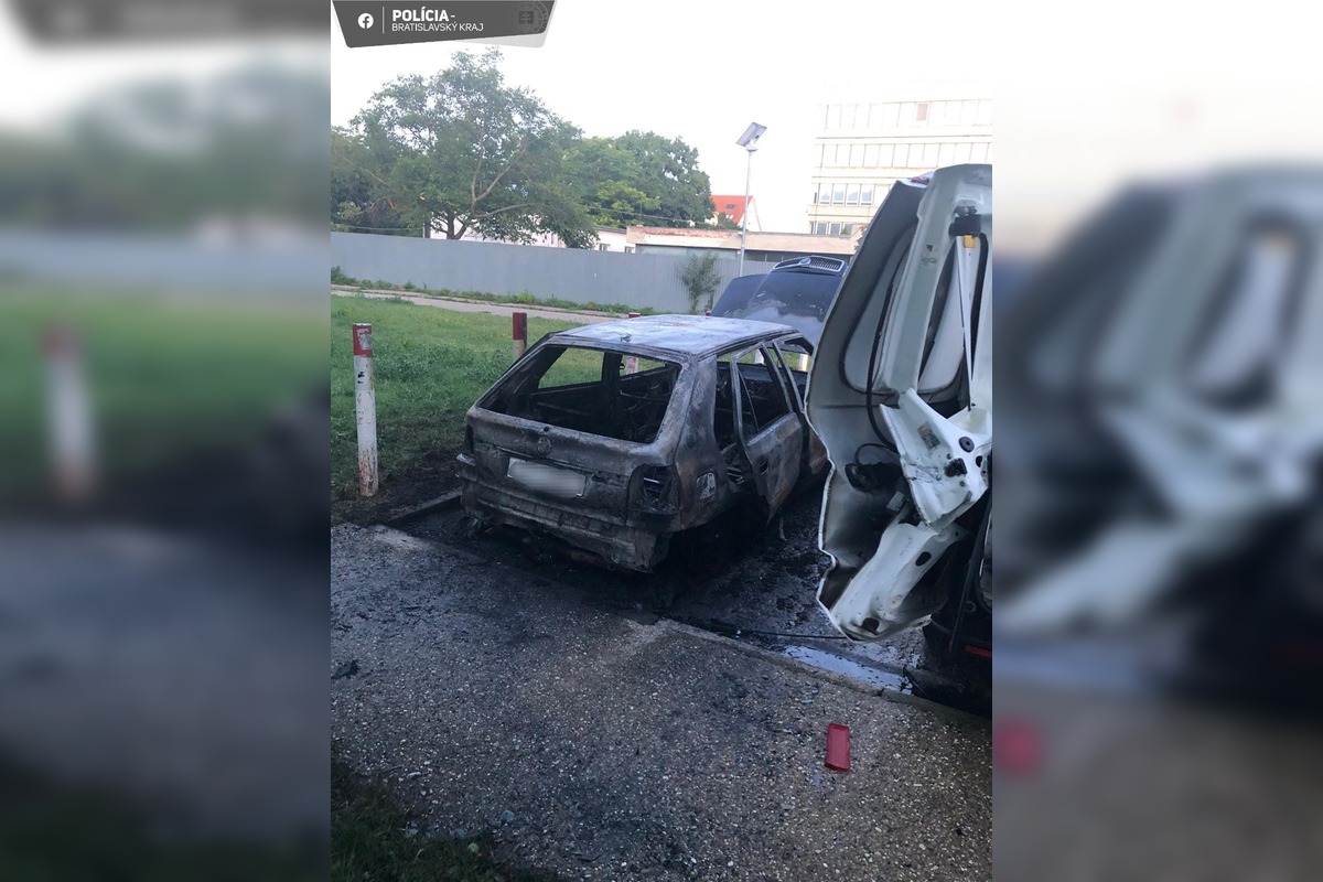 FOTO: Požiar zaparkovaného auta na Bieloruskej ulici v Bratislave, foto 3