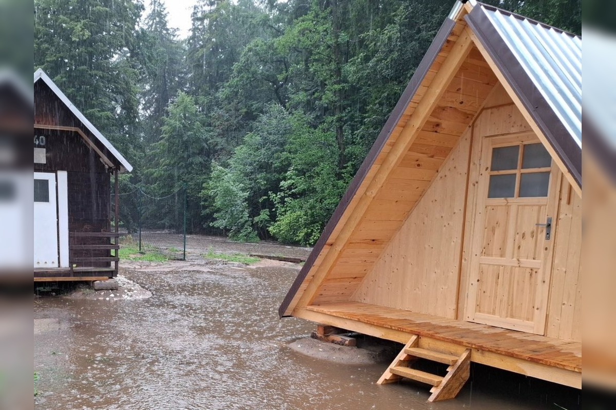 FOTO: Extrémne počasie sužuje aj Česko, detské tábory museli predbežne ukončiť, foto 3