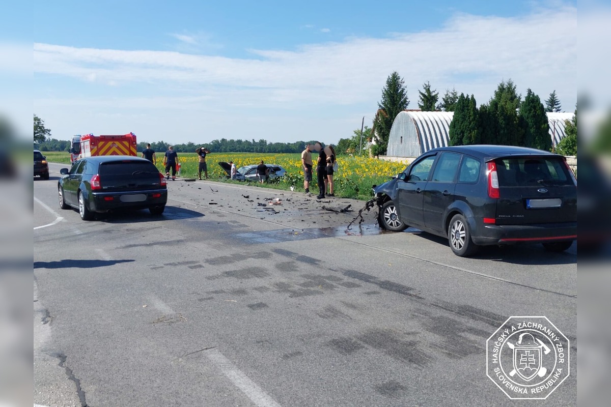 FOTO: Vážna dopravná nehoda pri Hrubom Šúre, foto 2