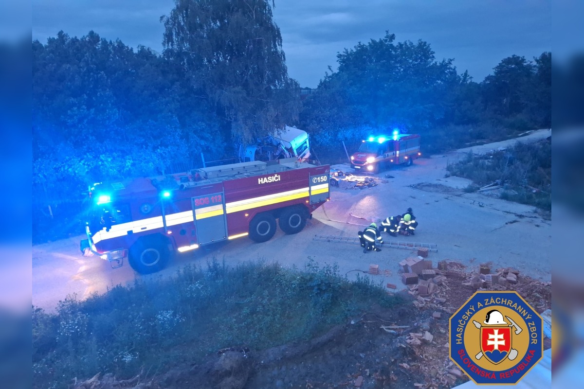 FOTO: Požiar bývalého družstva v obci Most pri Bratislave, foto 2