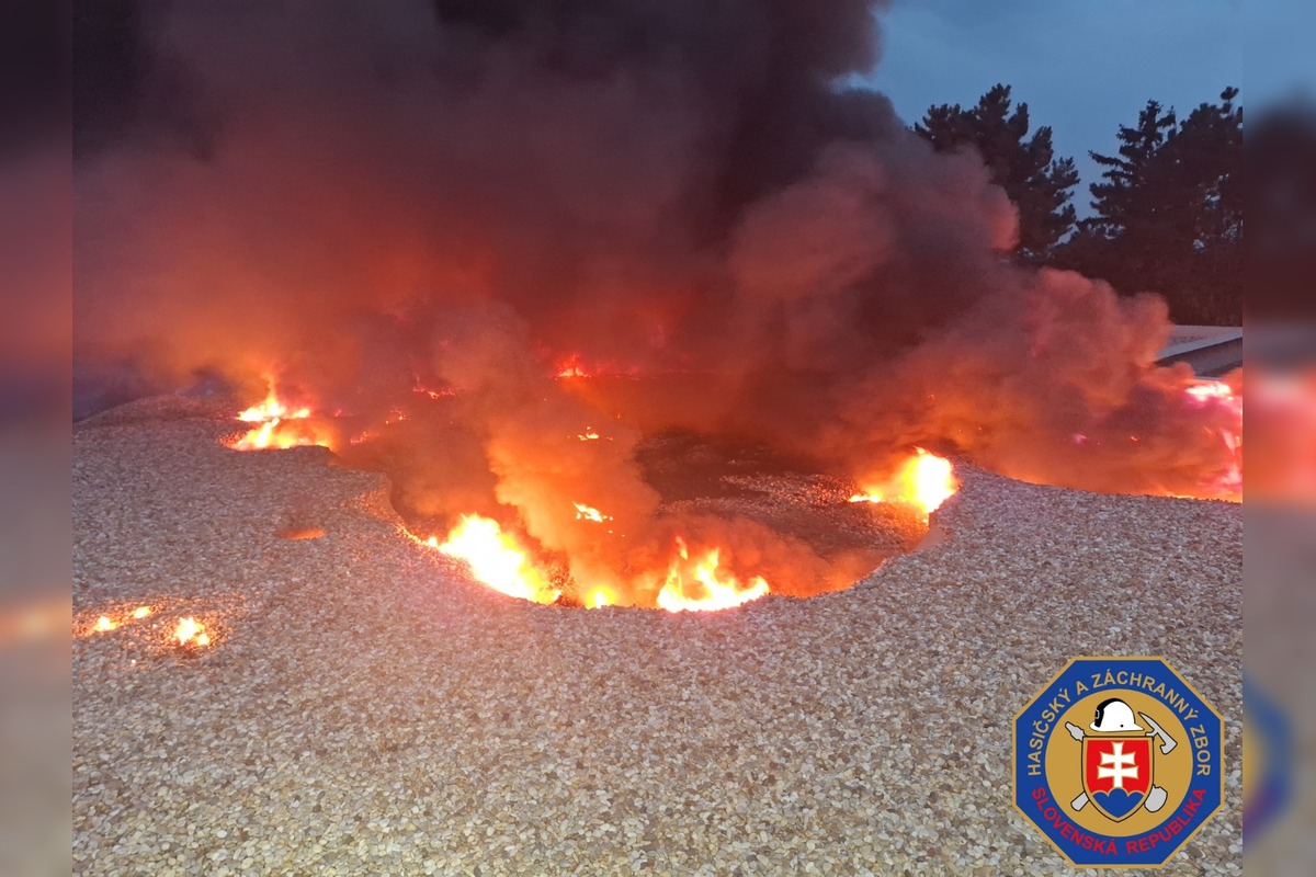 FOTO: Požiar bývalého družstva v obci Most pri Bratislave, foto 3