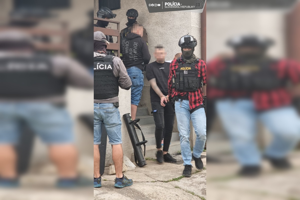 FOTO: V Devínskej zadržali Slováka, ktorého hľadajú v Maďarsku, foto 1