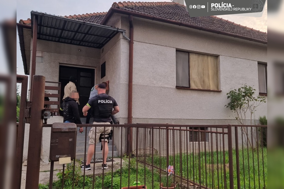 FOTO: V Devínskej zadržali Slováka, ktorého hľadajú v Maďarsku, foto 3