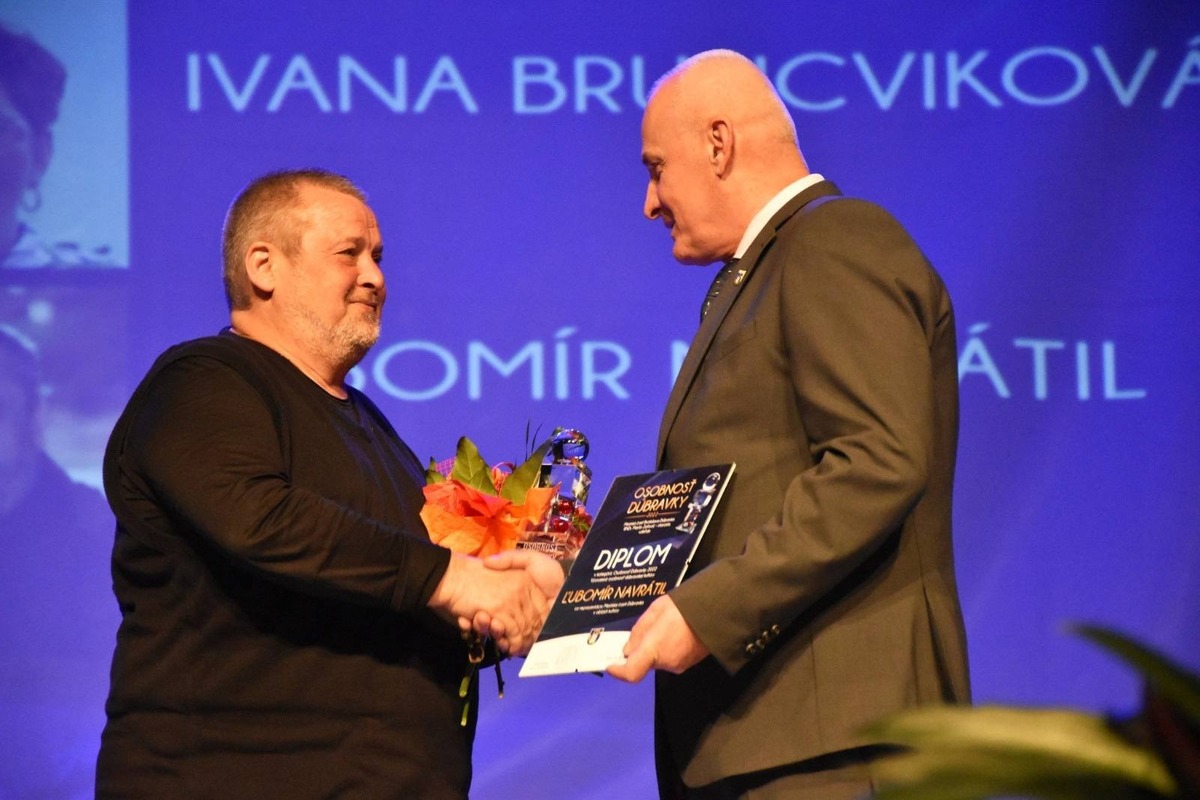 FOTO: Dúbravčania prišli o kolegu, priateľa a dušu mestskej časti Ľuba Navrátili, foto 2